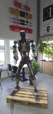 1421575-1 Staty av robot ca 204x95x80 cm
