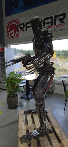 1421575-6 Staty av robot ca 204x95x80 cm