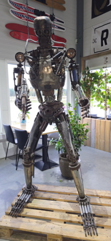 1421575-8 Staty av robot ca 204x95x80 cm