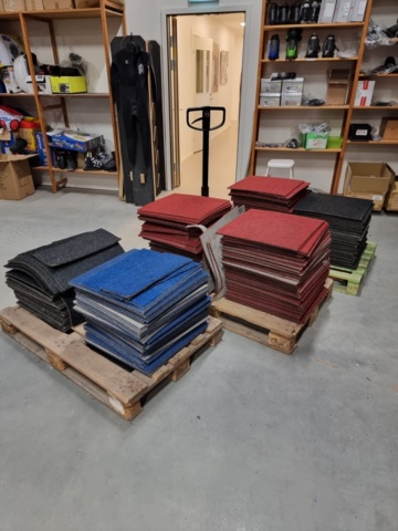 1421580-1 Classic trade show carpet in pieces, total 256 pieces
