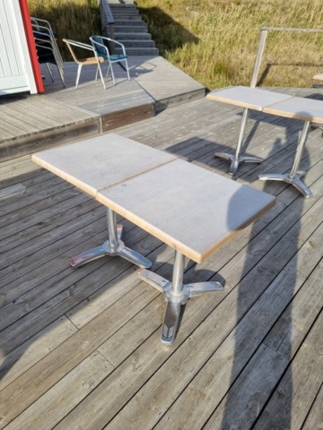 1421583-6 Utestolar och bord Läckö i metall och flätad sits