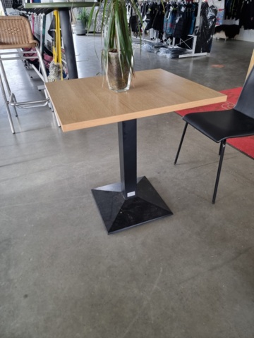 1421585-3 22st Bord av restaurang, konferens typ