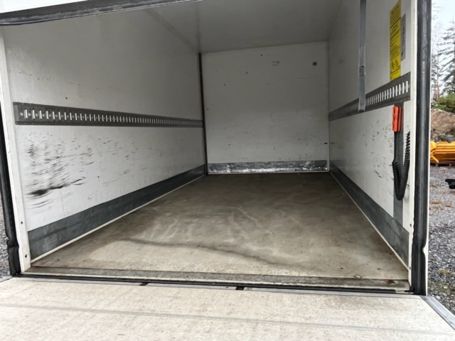 1429089-10 Ford Transit 350 Chassi Cab 2.0 med skåp och baklift 2022