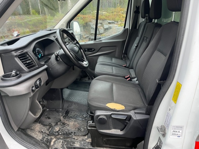 1429089-15 Ford Transit 350 Chassi Cab 2.0 med skåp och baklift 2022