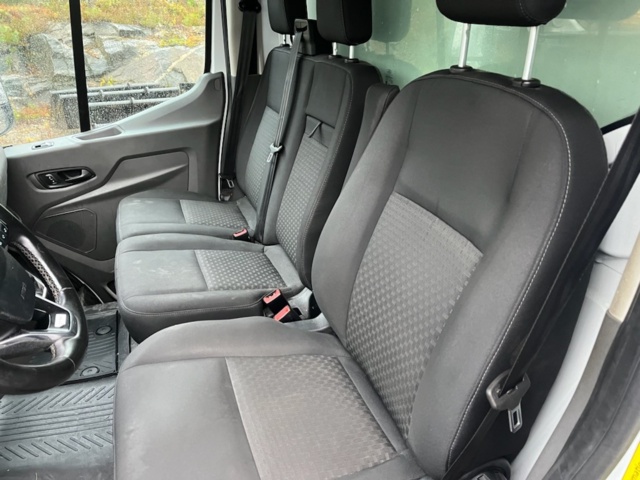 1429089-16 Ford Transit 350 Chassi Cab 2.0 med skåp och baklift 2022