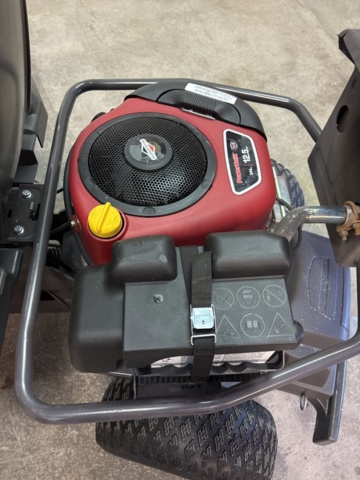 1372948-5 Husqvarna Rider R13C med uppsamlare och spridarsläp – nyservad