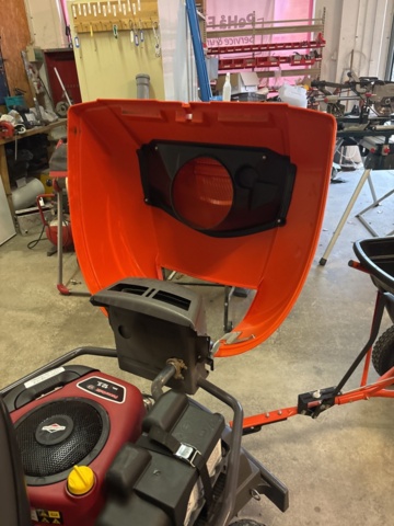 1372948-11 Husqvarna Rider R13C med uppsamlare och spridarsläp – nyservad