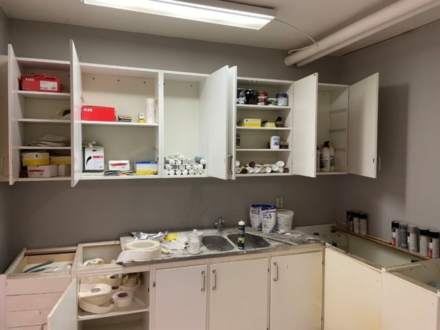 1365301-1 Allt innehåll i skåp och lådor