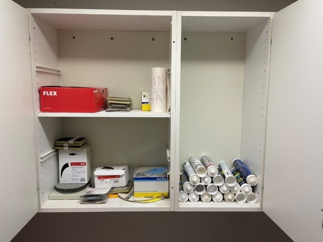 1365301-6 Allt innehåll i skåp och lådor