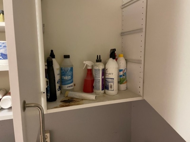 1365301-9 Allt innehåll i skåp och lådor