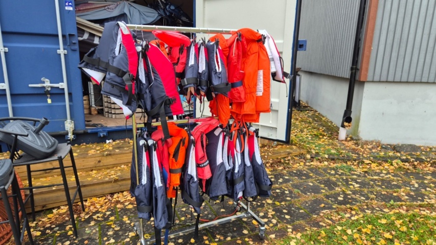 1437660-17 Linder kanoter 8 st med utrustning för uthyrningsverksamhet