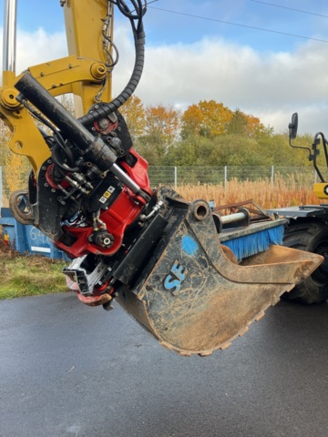 1338325-10 Hjulgrävare med tiltrotator - Komatsu PW148-10 -2015