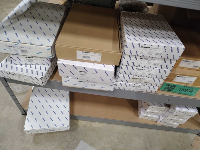 1437686-8 Parti 139 st – BLANCO, blandare och diskmedelspumpar i flera modeller och färger