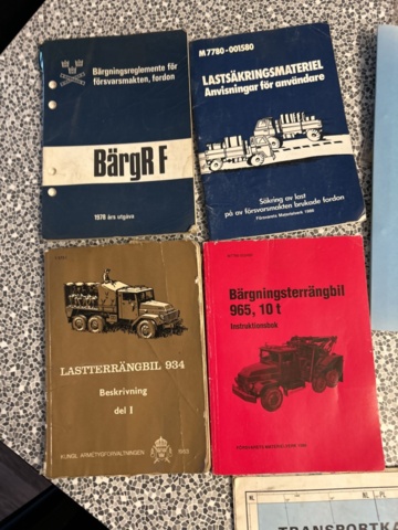 1267794-98 Bärgningslastbil och bogserkärra – Volvo L316442