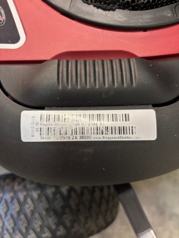 1372948-18 Husqvarna Rider R13C med uppsamlare och spridarsläp – nyservad