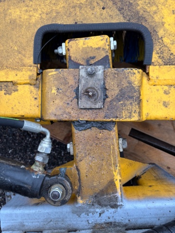 918897-40 Holder P70 - Snöblad, spridare, sopaggergat