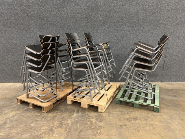 1437739-2 24 st Elevstolar DOCTRINA AJ Produkter