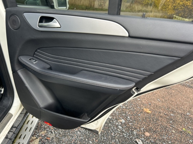 1423358-31 Mercedes-Benz ML 350 BlueTEC 4MATIC 7G-Tronic Plus, 258hk, 2012