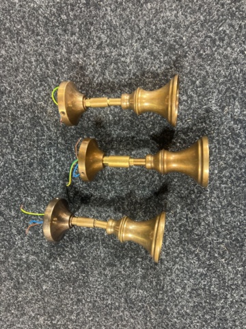 1437775-2 Vägglampor ca 30 st med fästen - Mullan MLBESPOKE005