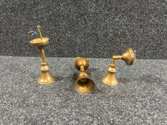 1437776-1 Vägglampor ca 30 st med fästen - Mullan MLBESPOKE005