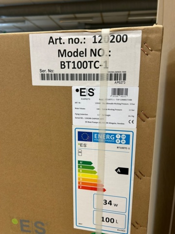 1437783-5 15 kW luft/vatten värmepump från Energy Save. Varmvattentank, bufferttank och markstativ K63