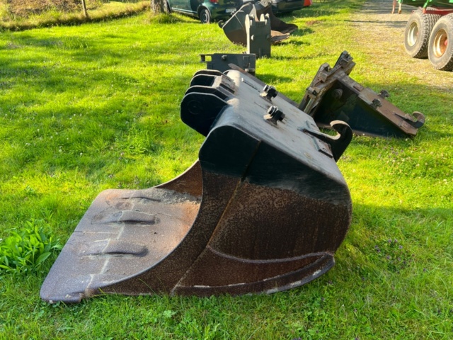 1437806-57 Hjulgrävare Åkerman H7Mc -88 "Miljömotor" 14627 tim med skopor