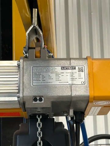 1344019-10 Väggtravers med eltalja Liftket 250 kg