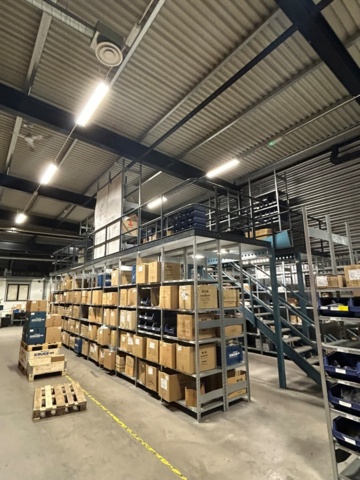 1344021-1 Entresolplan med trappa och räcken