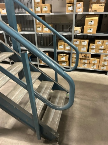 1344021-4 Entresolplan med trappa och räcken