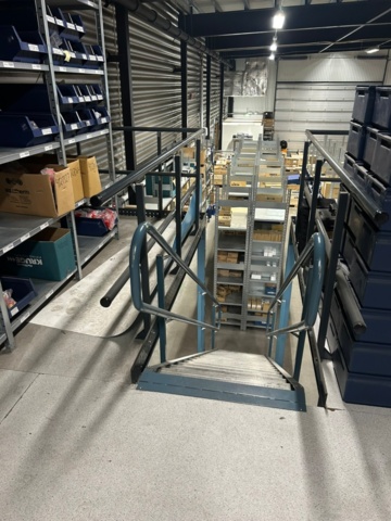 1344021-14 Entresolplan med trappa och räcken