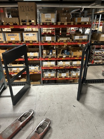 1344021-16 Entresolplan med trappa och räcken