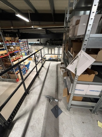 1344021-18 Entresolplan med trappa och räcken