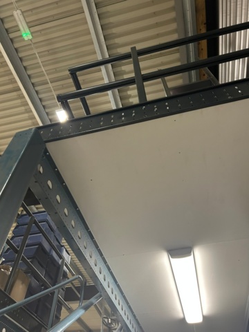 1344021-20 Entresolplan med trappa och räcken