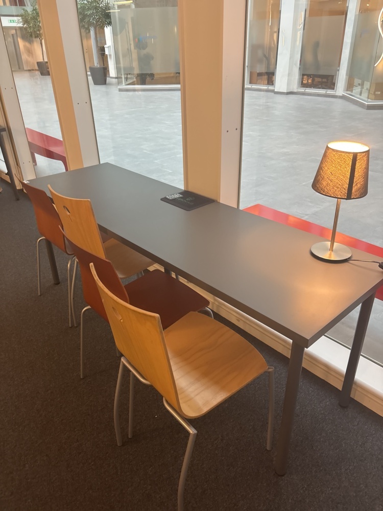 Bord 2 st och stolar 8 st