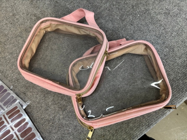 1438026-24 Parti med diverse nagelprodukter och förpackningsmaterial