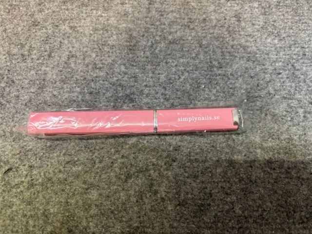 1438026-18 Parti med diverse nagelprodukter och förpackningsmaterial