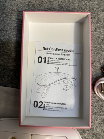 1438026-8 Parti med diverse nagelprodukter och förpackningsmaterial