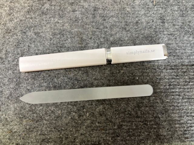 1438026-16 Parti med diverse nagelprodukter och förpackningsmaterial