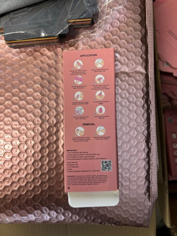 1438026-30 Parti med diverse nagelprodukter och förpackningsmaterial