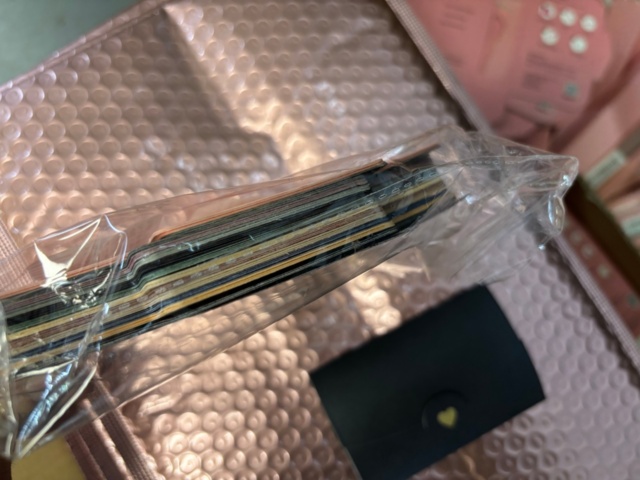 1438026-32 Parti med diverse nagelprodukter och förpackningsmaterial