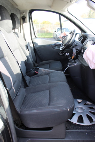 1437812-28 Opel Vivaro 1.6 CDTI BIturbo Manuell, 125hk, 2017 (renoveringsobjekt)