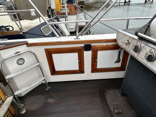 1371112-32 Uniflite/Chris Craft Concertible 42 -1979