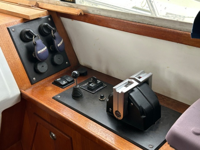 1371112-44 Uniflite/Chris Craft Concertible 42 -1979