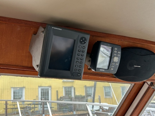 1371112-46 Uniflite/Chris Craft Concertible 42 -1979