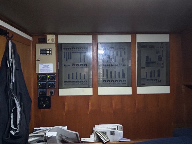 1371112-54 Uniflite/Chris Craft Concertible 42 -1979