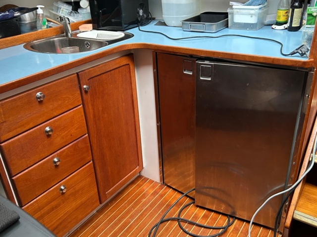 1371112-52 Uniflite/Chris Craft Concertible 42 -1979