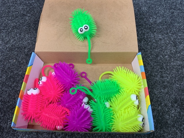 1437554-8 Rubikskuber, målar-kit m.m.