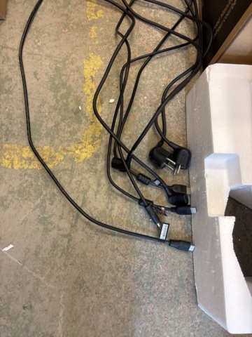 1408547-7 Bildskärmar 2 st Curved 27" med tillbehör - Samsung C27H800FCU