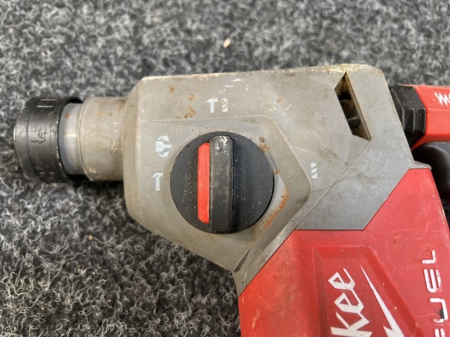 1438231-7 Milwaukee M18 FHX Rotary Hammer