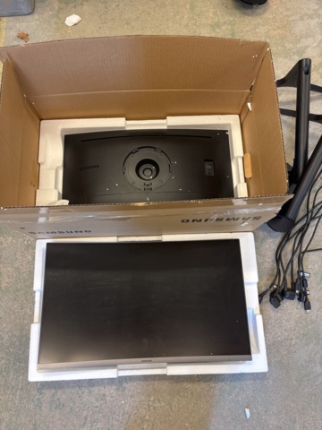 1408550-1 Bildskärmar 2 st Curved 27" med tillbehör - Samsung C27H800FCU